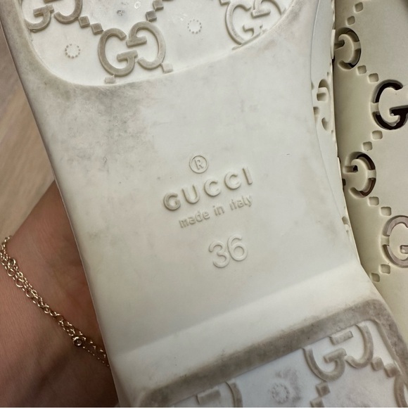 Gucci Rubber Flats with Logo Cutouts - Picture 6 of 7